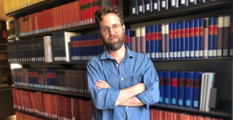 Joaquín Ruiz investiga desde Francia para aportar a la revitalización del guaraní